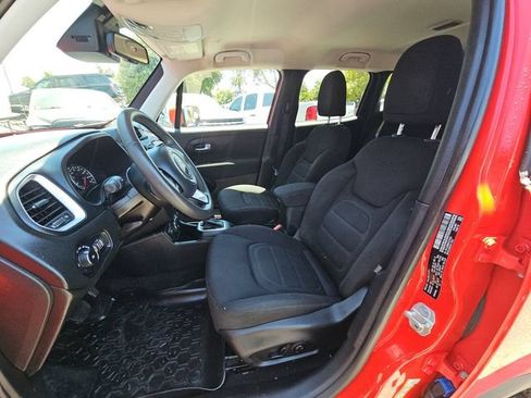 Used 2018 Jeep Renegade Latitude w/ Popular Equipment Group AWD/4WD image 5
