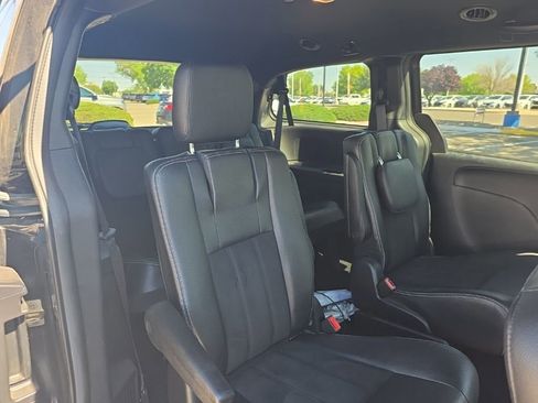Used 2019 Dodge Grand Caravan SXT w/ Blacktop Package FWD image 25