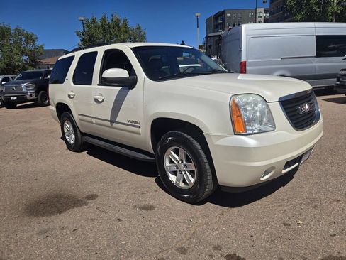 Used 2011 GMC Yukon SLT w/ SLT-2 Equipment Package AWD/4WD image 14