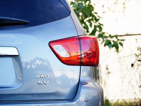 Used 2020 Nissan Pathfinder SV image 8