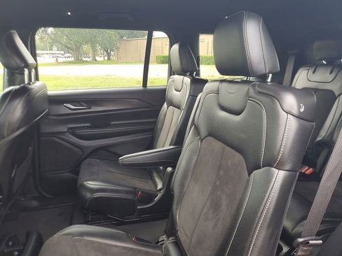 Used 2023 Jeep Grand Cherokee L Laredo AWD/4WD image 10