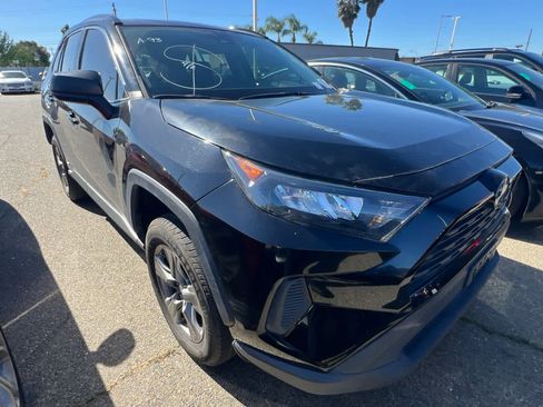 Used 2022 Toyota RAV4 LE image 3