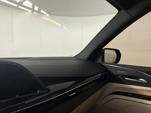Used 2023 Cadillac Escalade Premium Luxury AWD/4WD image 18