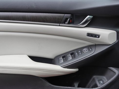 Used 2018 Honda Accord Touring image 26