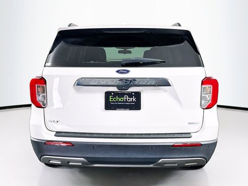 Used 2020 Ford Explorer XLT w/ Equipment Group 202A image 7