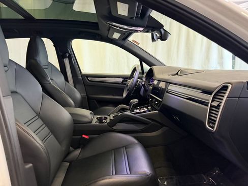 Certified 2023 Porsche Cayenne Platinum Edition AWD/4WD image 16