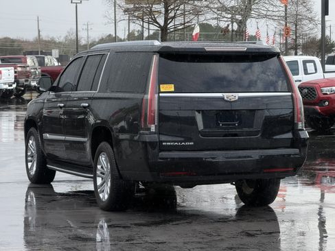 Used 2018 Cadillac Escalade ESV 2WD image 10