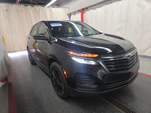 Used 2024 Chevrolet Equinox LS w/ LS Convenience Package FWD image 3