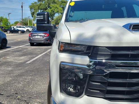 Used 2024 Chevrolet Silverado 2500 LT AWD/4WD image 7