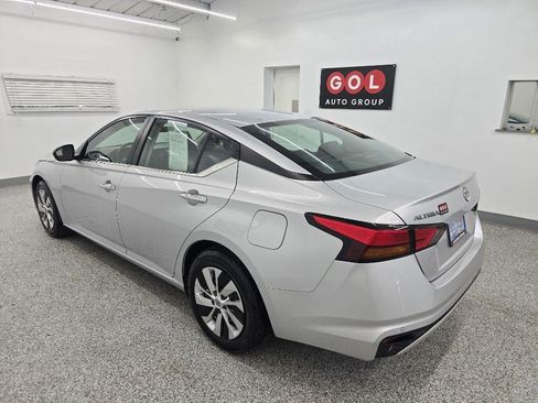 Used 2024 Nissan Altima 2.5 S FWD image 5