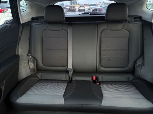 Used 2025 Chevrolet Trax LT image 36