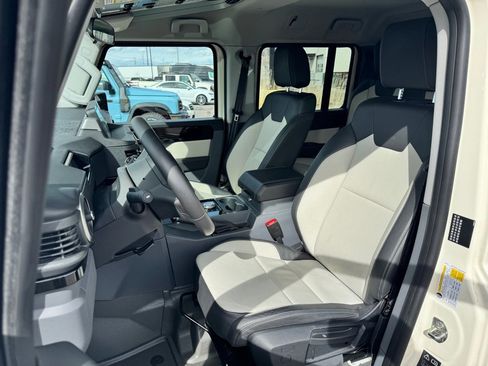 Used 2025 INEOS Grenadier Fieldmaster Edition image 9