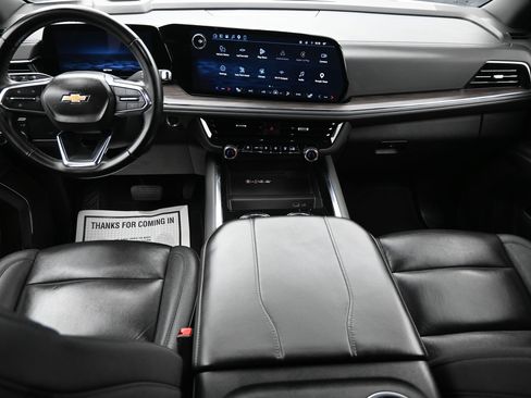 Used 2025 Chevrolet Suburban LT AWD/4WD image 14