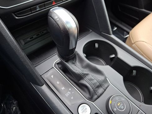 Used 2020 Volkswagen Atlas Cross Sport SE w/ Panoramic Sunroof Package image 15