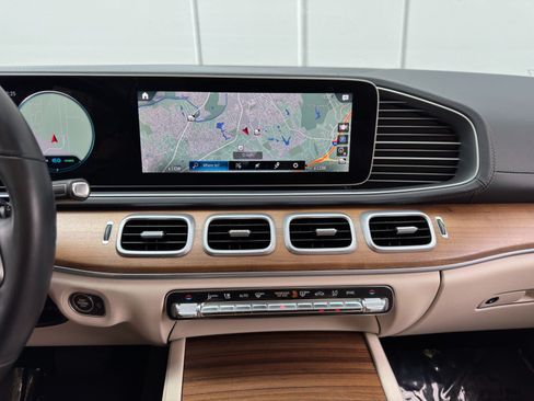 Used 2022 Mercedes-Benz GLS 450 4MATIC image 26