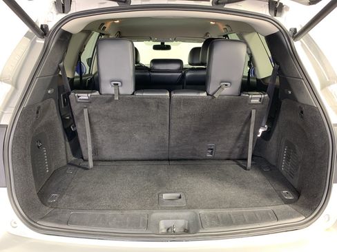 Used 2019 Nissan Pathfinder SL FWD image 34