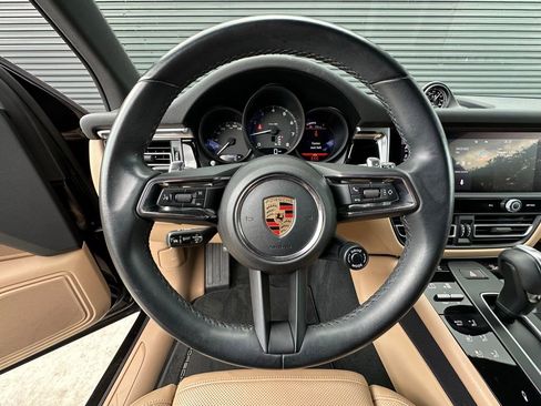 Certified 2023 Porsche Macan AWD/4WD image 16