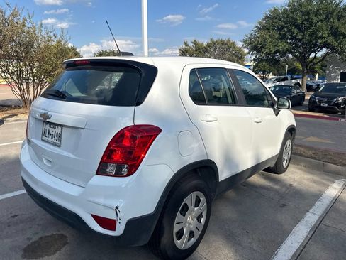 Used 2017 Chevrolet Trax LS FWD image 3