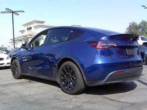 Used 2022 Tesla Model Y Long Range AWD/4WD image 4