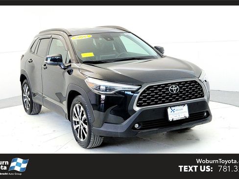 Used 2022 Toyota Corolla Cross XLE image 1