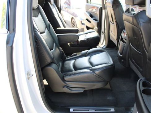 Used 2019 Cadillac Escalade ESV Luxury RWD image 52