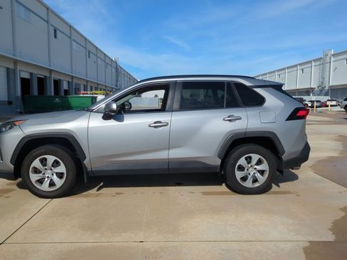 Used 2021 Toyota RAV4 LE AWD/4WD image 8