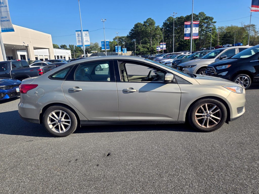 Used 2016 Ford Focus SE FWD image 4