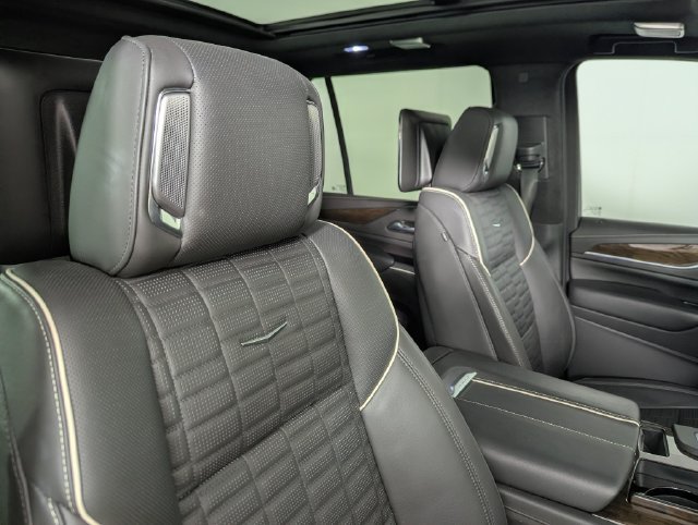 Used 2023 Cadillac Escalade Sport Platinum w/ Heavy-Duty Trailer Package AWD/4WD image 25