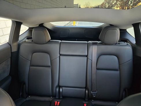 Used 2024 Tesla Model Y 2WD image 36