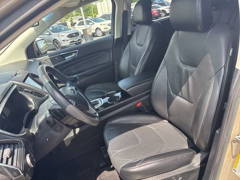Used 2018 Ford Edge Titanium w/ Equipment Group 301A AWD/4WD image 9