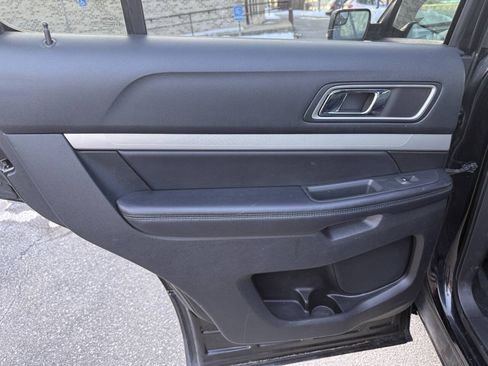 Used 2016 Ford Explorer XLT w/ Equipment Group 202A AWD/4WD image 13