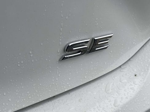 Used 2025 Toyota Camry SE w/ Convenience Package FWD image 10