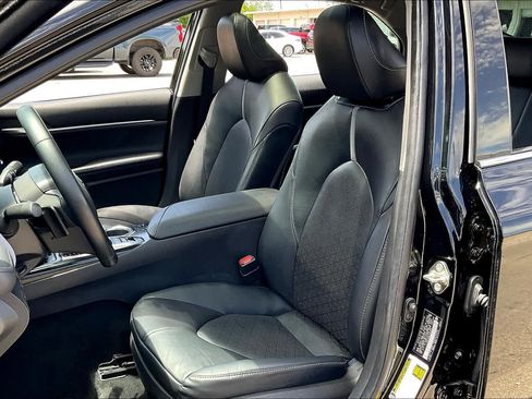 Used 2020 Toyota Camry XSE FWD image 8