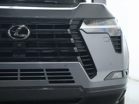 Used 2025 Lexus GX 550 w/ Accessory Package (2T) AWD/4WD image 10