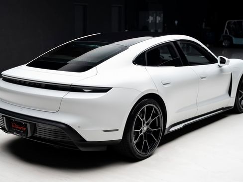 Used 2023 Porsche Taycan image 31