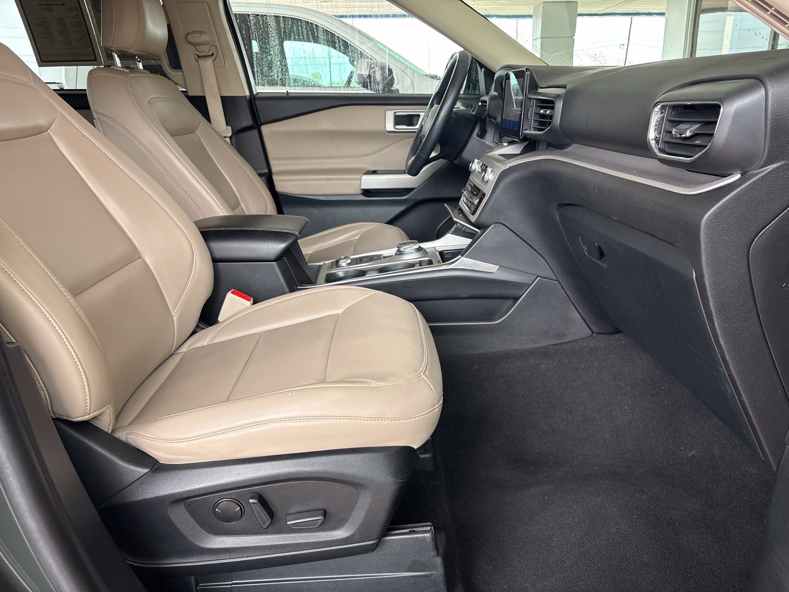 Used 2023 Ford Explorer XLT w/ Equipment Group 202A AWD/4WD image 20