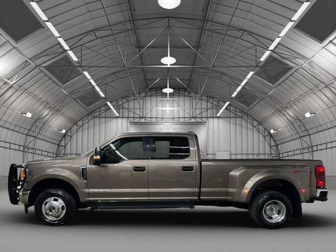 Used 2022 Ford F350 XLT w/ XLT Value Package AWD/4WD image 2