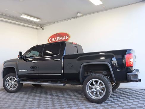Used 2019 GMC Sierra 2500 Denali AWD/4WD image 3