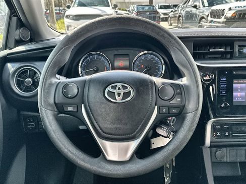 Used 2019 Toyota Corolla LE image 19