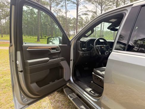 Used 2023 Chevrolet Silverado 1500 High Country w/ Technology Package AWD/4WD image 11