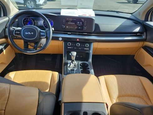 Used 2024 Kia Carnival LX image 21