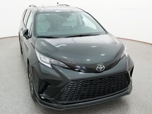 New 2026 Toyota Sienna XSE FWD image 14