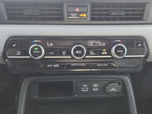 Certified 2025 Honda Pilot Touring image 15