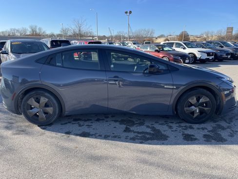 Used 2025 Toyota Prius LE image 4