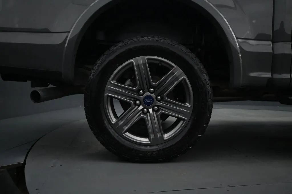 Used 2020 Ford F150 XLT w/ Equipment Group 302A Luxury AWD/4WD image 19