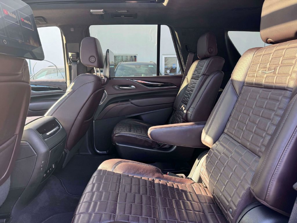 Used 2023 Cadillac Escalade Sport Platinum AWD/4WD image 11