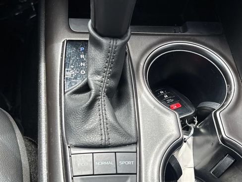 Used 2024 Toyota Camry SE FWD image 15