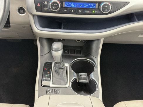 Used 2015 Toyota Highlander XLE FWD image 17