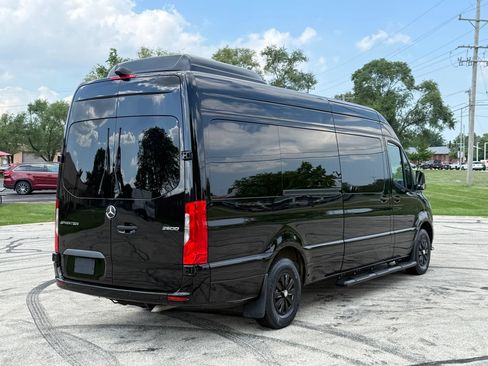 Used 2024 Mercedes-Benz Sprinter 2500 image 4