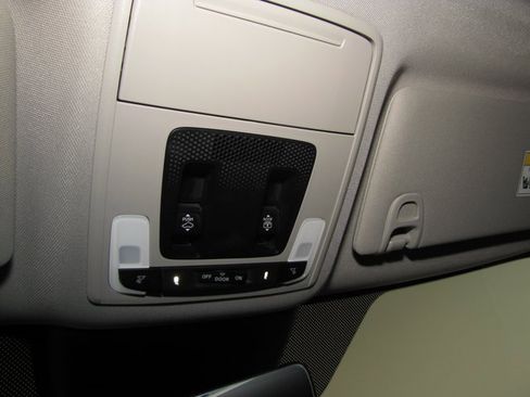 Certified 2025 Honda Pilot Touring image 8